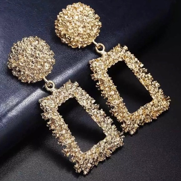 Blogger Fav | Trendy Gold Statement Earrings - Picture 3 of 4